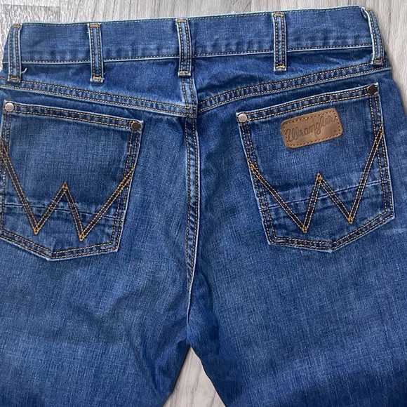 Wrangler Retro Slim Straight Men’s
Like New 32 x 32
ITEM 88MWZRT - Picture 1 of 3